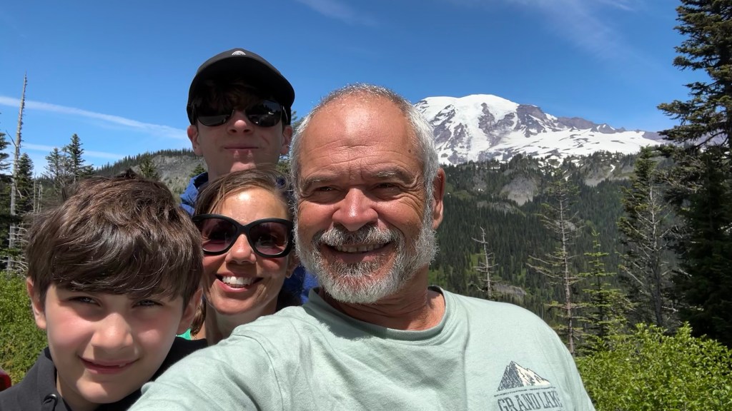 Hiking the Bench Lake and Snow Lake Trail at Mount Rainier, an Unforgettable&nbsp;Hike